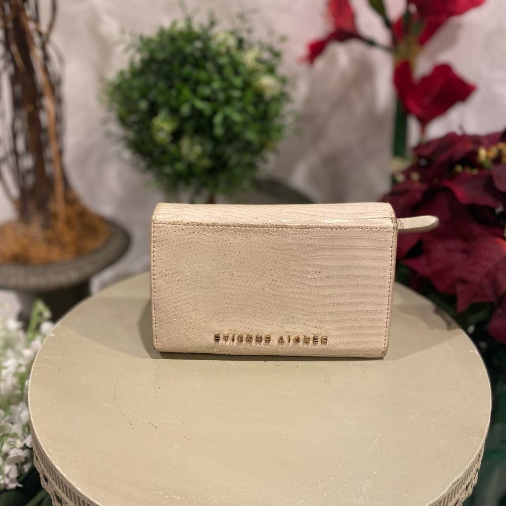 Vintage Etienne Aigner Ivory Wallet 💕
